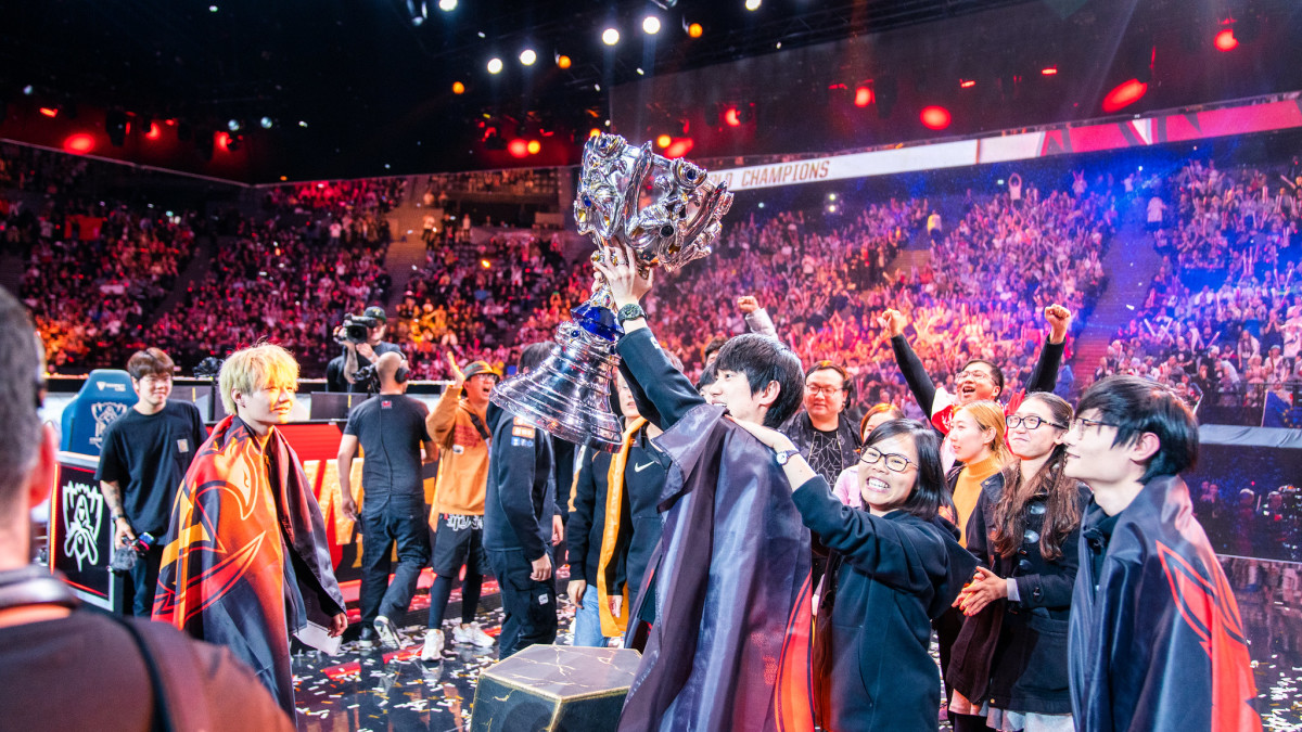 Worlds 2019] FPX wins the LPL Semifinals matchup, advances to
