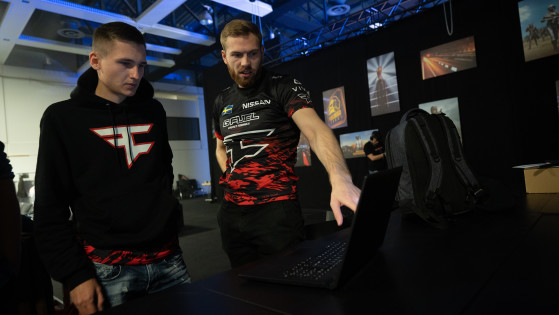 FaZe Clan's David 'Fuzzface' Tillberg-Persson with teammate Ivan 'ubah' Kapustin at PEL 2019. Photo: PUBG Corp - PUBG