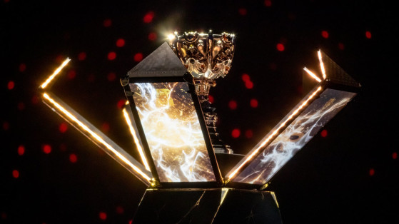 The Summoner’s Cup, which was spruced up by Louis Vuitton for the final of Worlds 2019 in the AccorHotels Arena in Paris. - League of Legends
